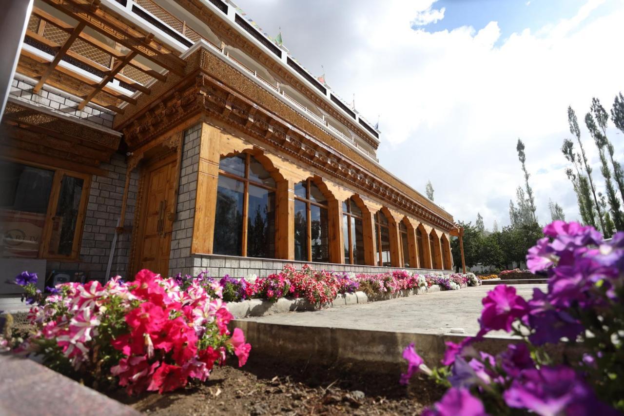 ليه Hotel The Grand Khasdan المظهر الخارجي الصورة