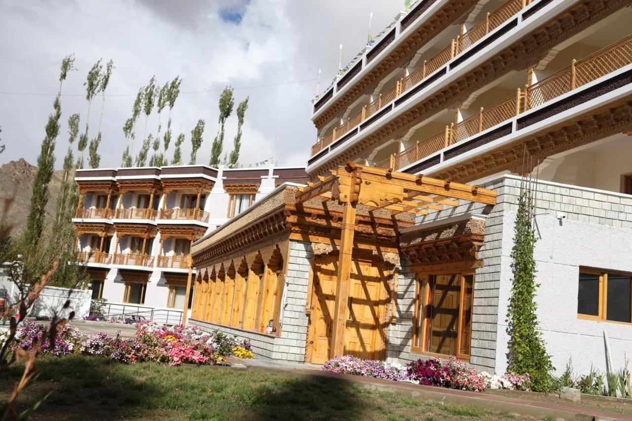 ليه Hotel The Grand Khasdan المظهر الخارجي الصورة